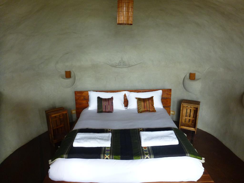 Earthship Patagonia Eco Accommodations El Bolsón Rum bild